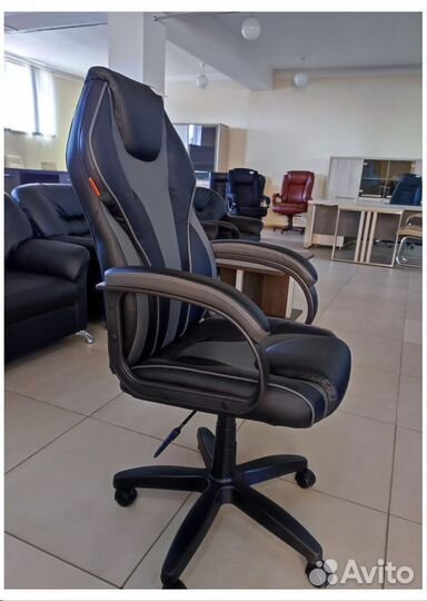 Офисное кресло