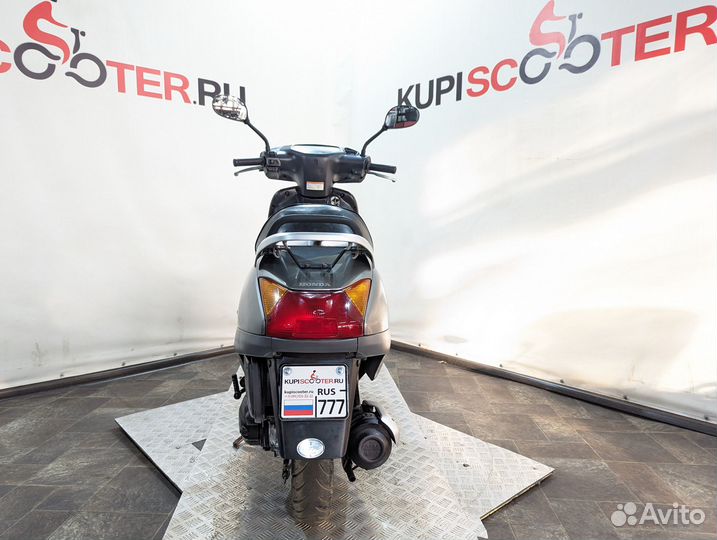Скутер Honda Lead