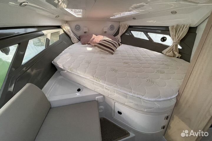 Финский катер Finnmaster T8 с носовой каютой