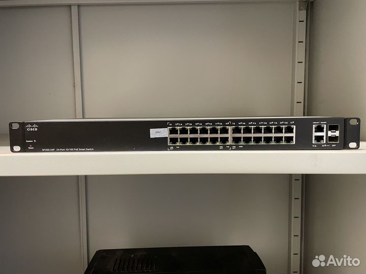 Коммутатор Cisco SF200-24P
