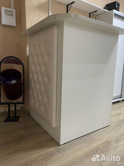 Стойка ресепшен