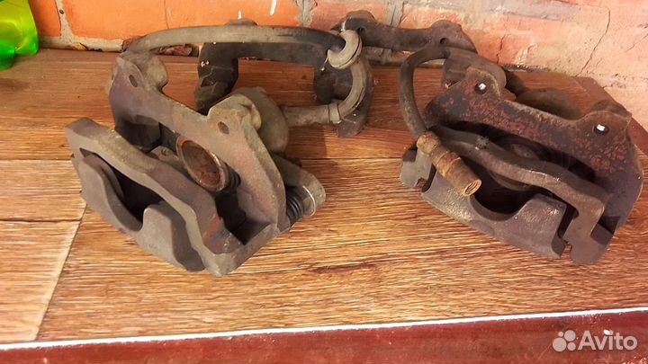 Передние тормозные суппорта пара ваз r14/r13