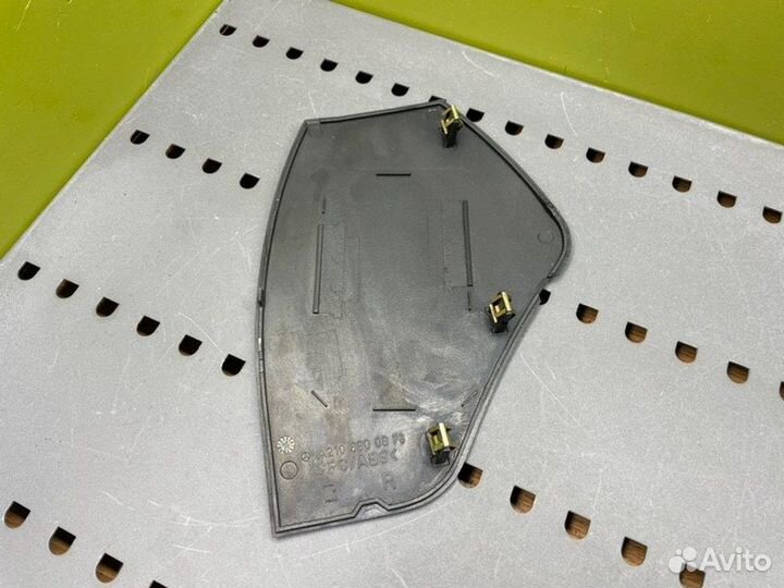 Боковая накладка торпеды Mercedes-Benz E-Class