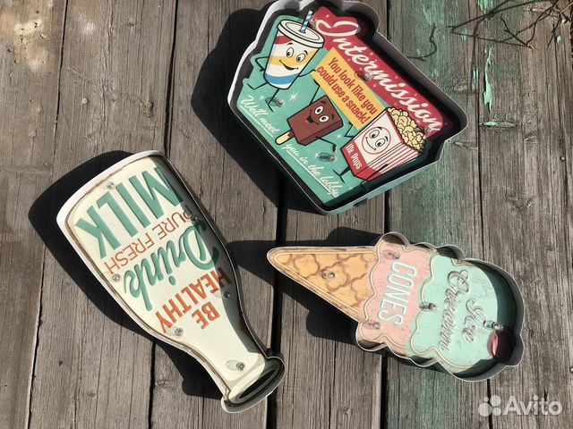 Настенное панно из металла, светильник