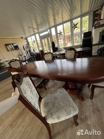 Стол со стульями