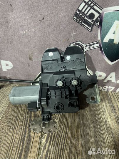 Porsche panamera 970 Замок крышки багажника