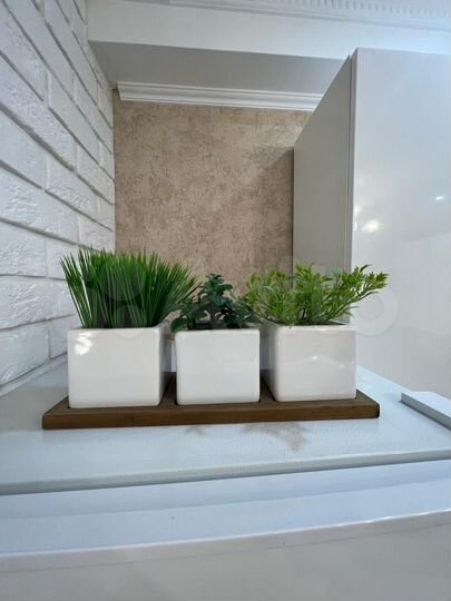 Доля в 2-к. квартире, 70 м², 5/5 эт.