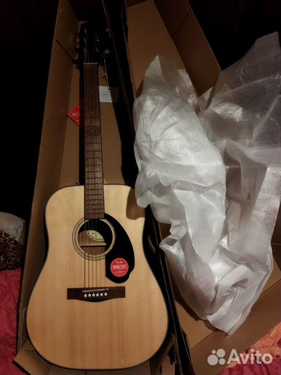 Продам акустическую гитару