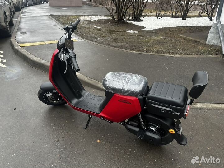 Электроскутер Honda