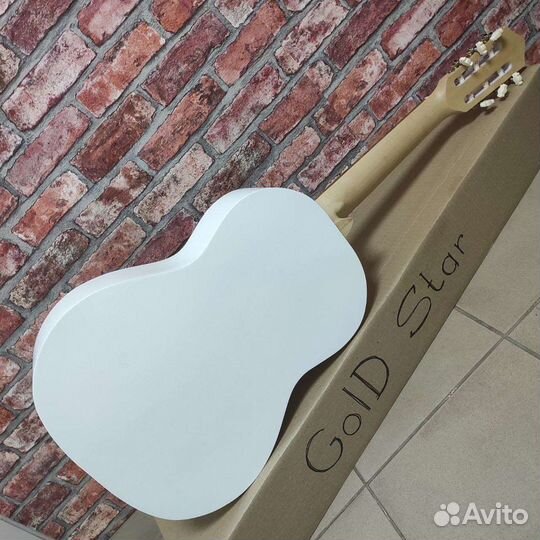 Гитара классическая с нейлоновыми струнами новая