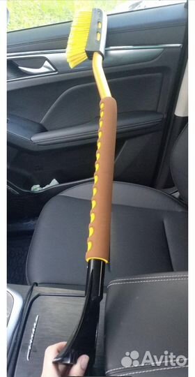 Щетка от снега длинная и мощная