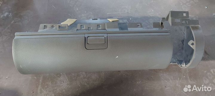 Бардачок на Nissan Skyline v35