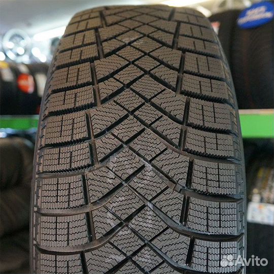 Pirelli Ice Zero FR 215/60 R16 103