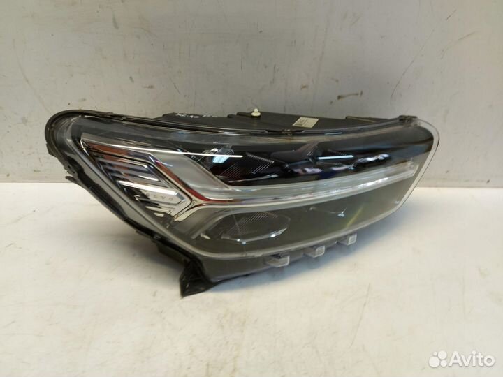 Volvo XC40 фара передняя правая