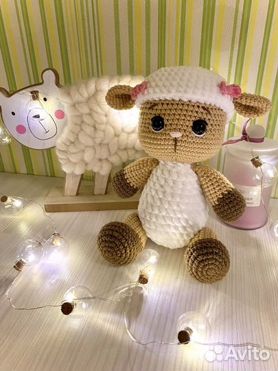 Вязаная игрушка барашек