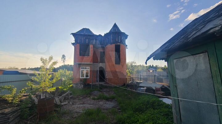 Дом 242 м² на участке 5 сот.