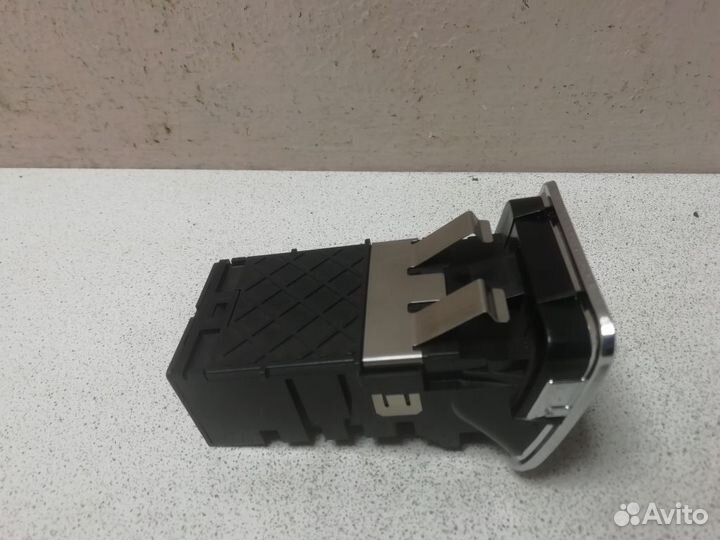 Кнопка стояночного тормоза