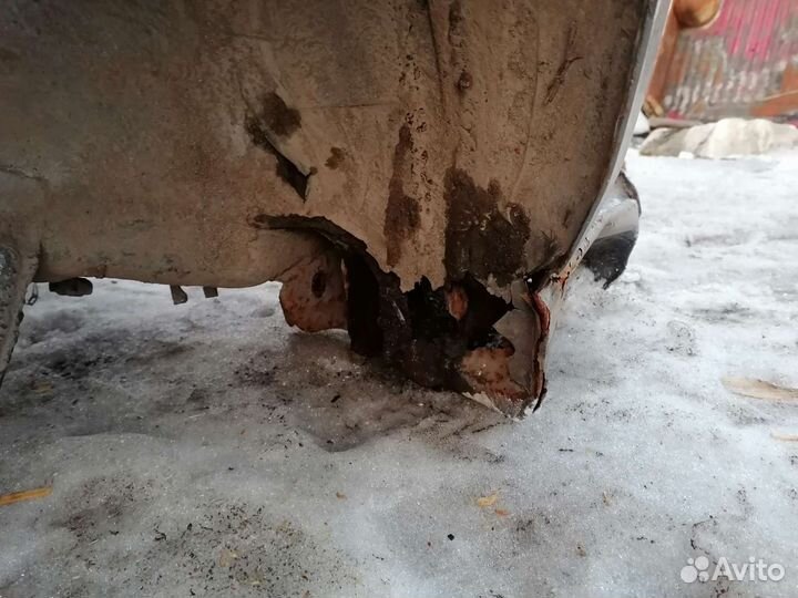 Крыло заднее правое левое Audi 80b3