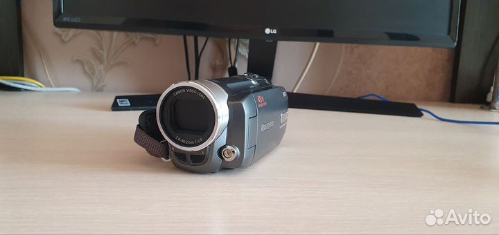 Цифровая видеокамера canon