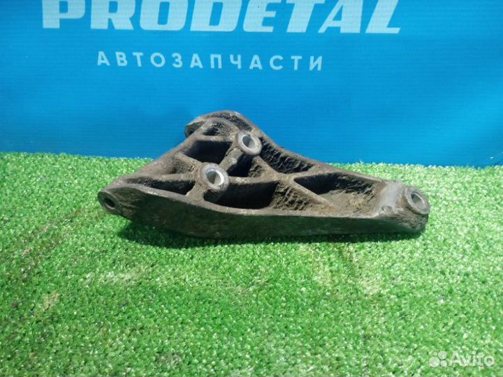 Кронштейн генератора Daewoo Nexia 1.5 16V A15MF