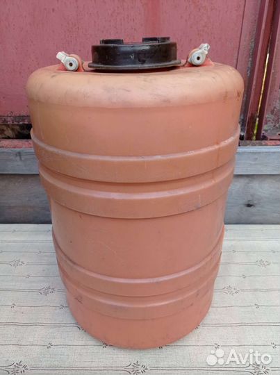 Бочка пластиковая на 50 л, мешки из джута б/у