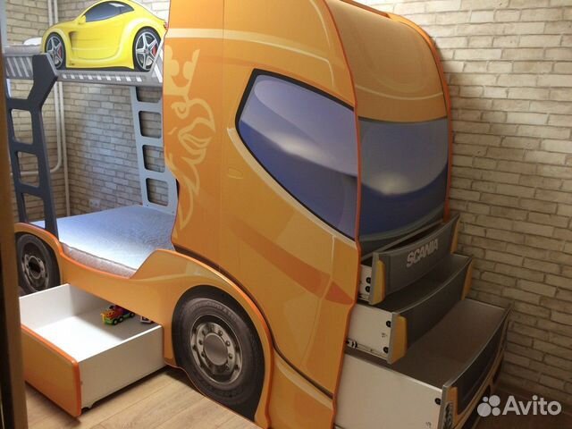 Детская двухъярусная кровать в виде фуры