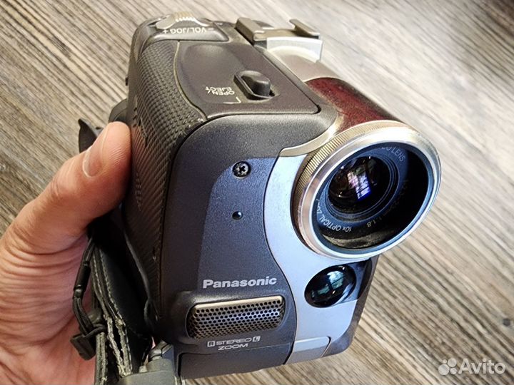 Цифровая видеокамера Panasonic NV-GS33