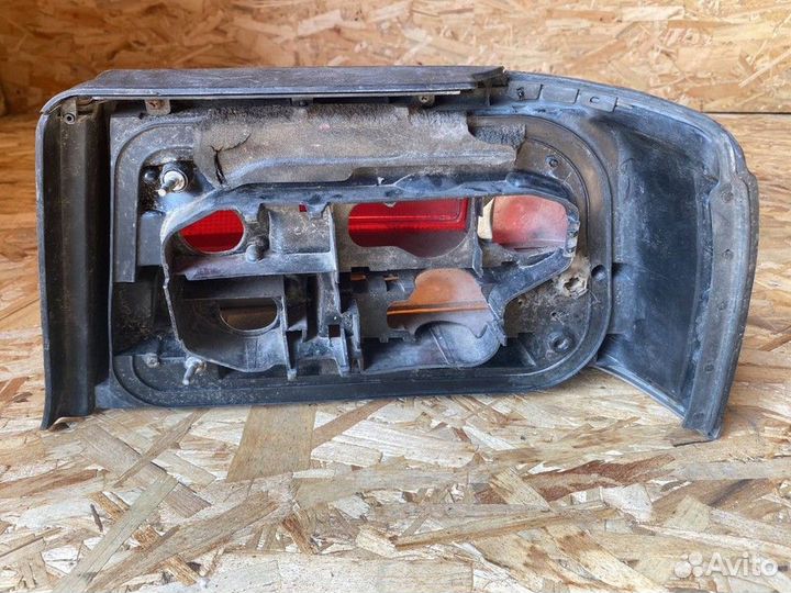 Фонарь задний наружный левый Mazda 626