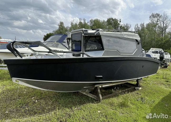 Катер Voyager 600 Cabin