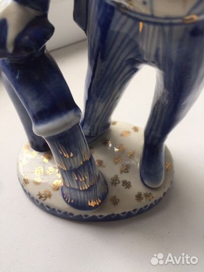 Статуэтка фарфор. Гжель