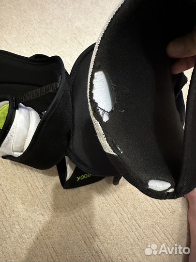 Нагрудник хоккейный reebok