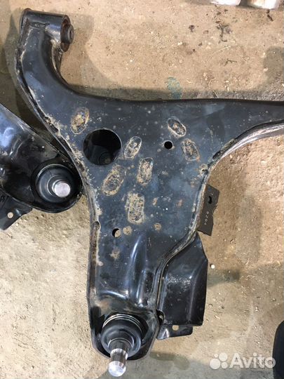 Рычаг нижний передний на Инфинити qx56