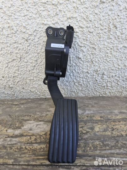 Электронная педаль газа priora