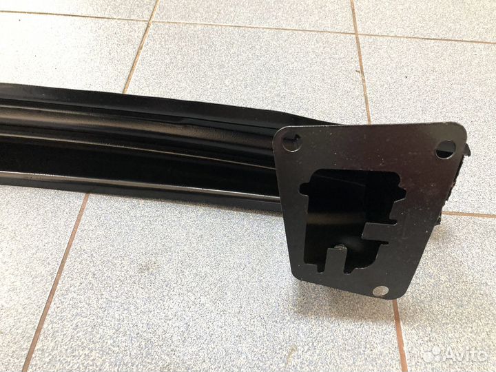 Усилитель заднего бампера VW Passat B7 / CC