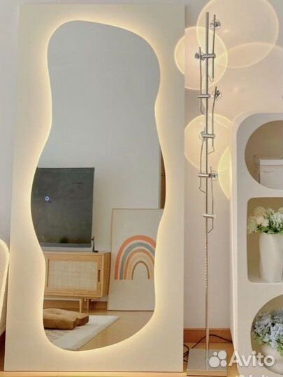 Зеркало дизайнерское ассиметричное с подсветкой