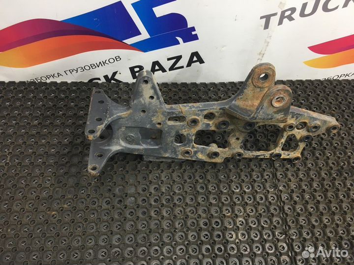 Кронштейн передней рессоры левый