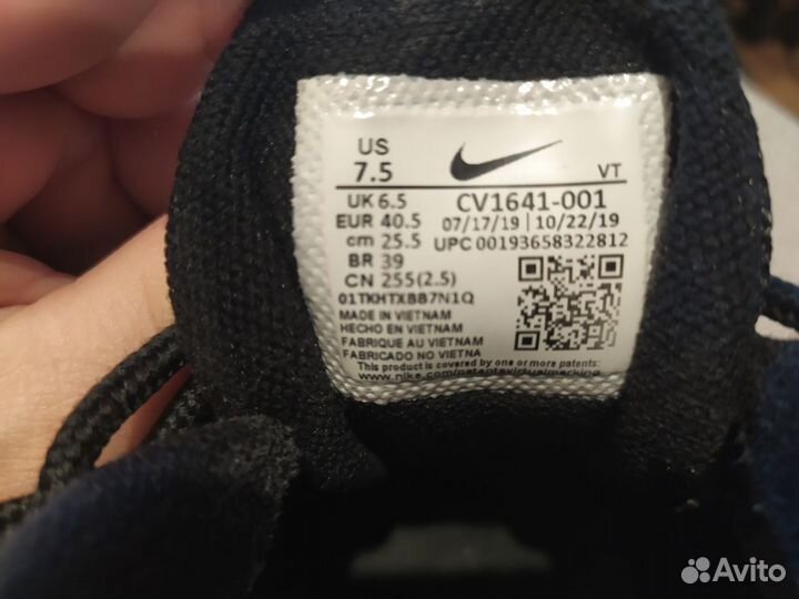 Продам кроссовки Nike модель 270 react