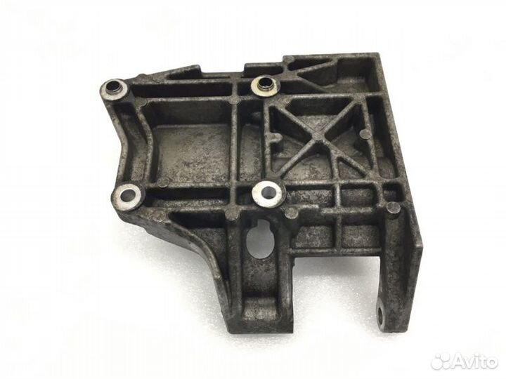 Кронштейн генератора Ssangyong Rexton D27DTP 2008