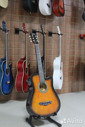 Шестиструнная акустическая гитара