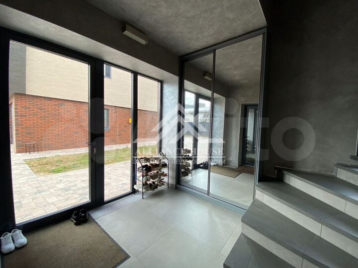 Коттедж 240 м² на участке 5 сот.