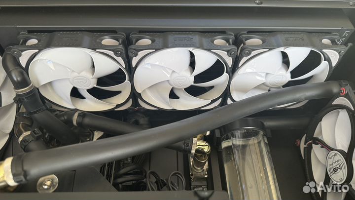 Игровой системный блок с кастомной сво