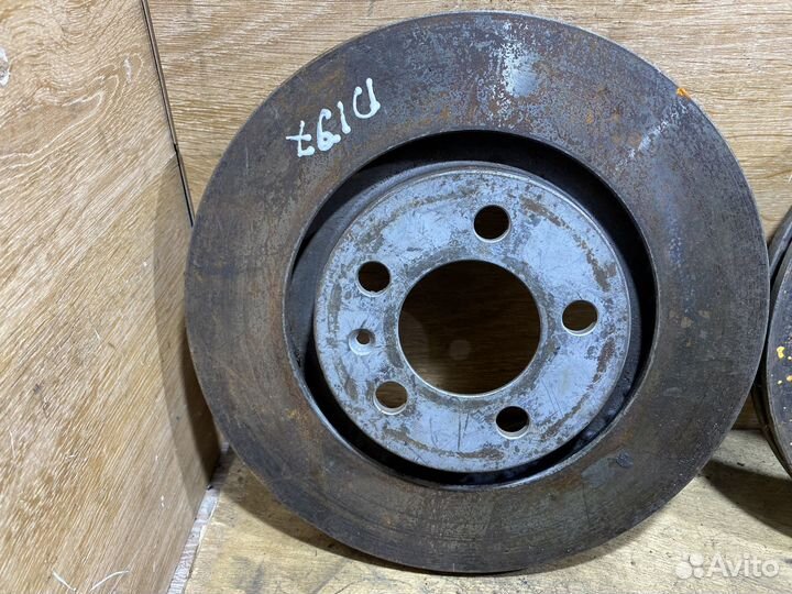 Комплект передних тормозных дисков VW Golf 4 D197