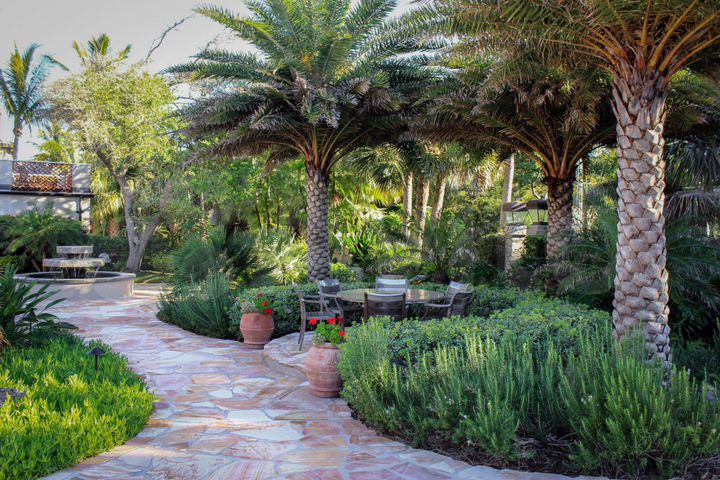 Большая гостиница 20 метров от пляжа на год