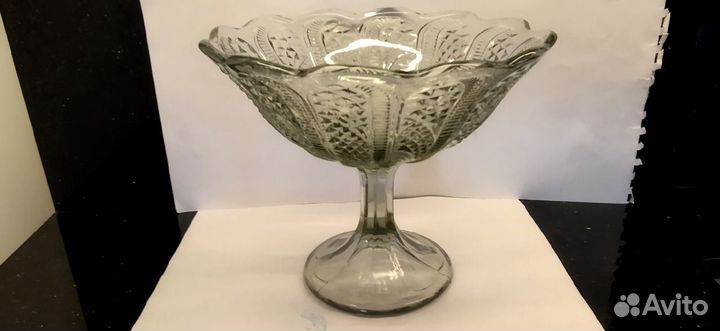 Ваза. фруктовница.на ножке.цветное стекло СССР