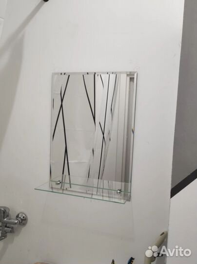 Зеркало с полочкой