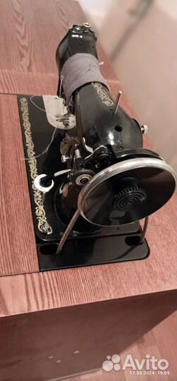 Швейная машинка г. Подольск с ножным управлением