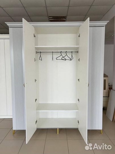 Шкаф распашной