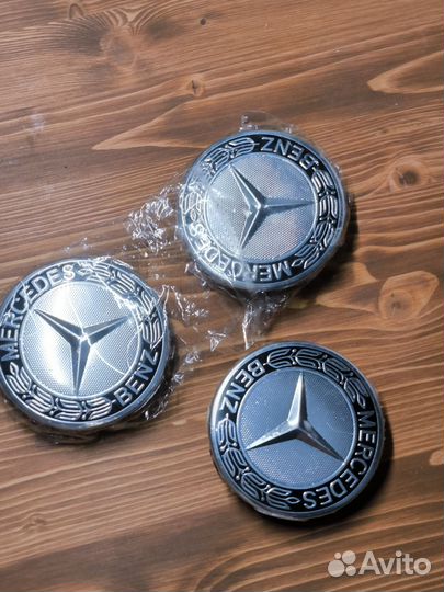 Знак на капот mercedes