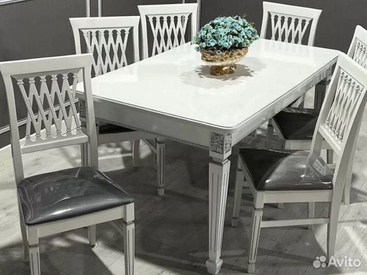 Стол и стулья