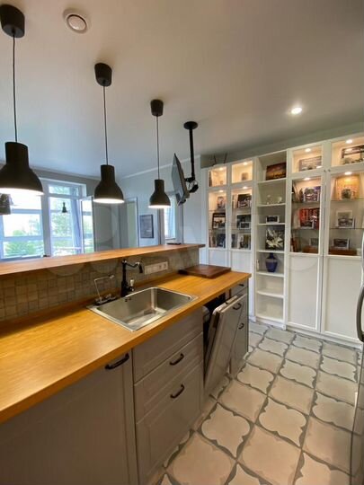 2-к. квартира, 52 м², 1/4 эт.